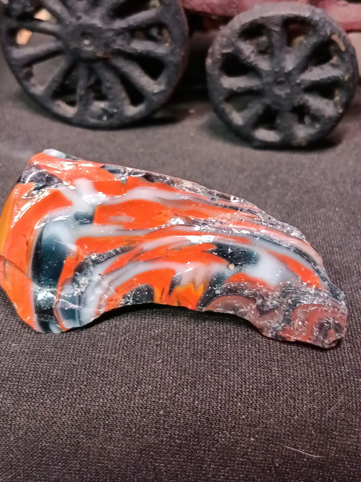 Akro Agate Indian Blanket Cullet 1.8oz 2 1/2 L ×1 1/2 W Nice Color