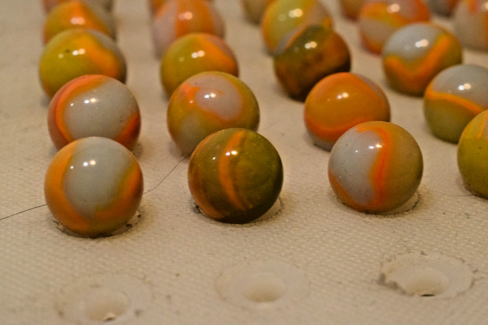 VITRO AGATE TIGER EYE MARBLES PELTIER RAINBO MUDDIES 49PC MIX LOT YELLOW ORANGE
