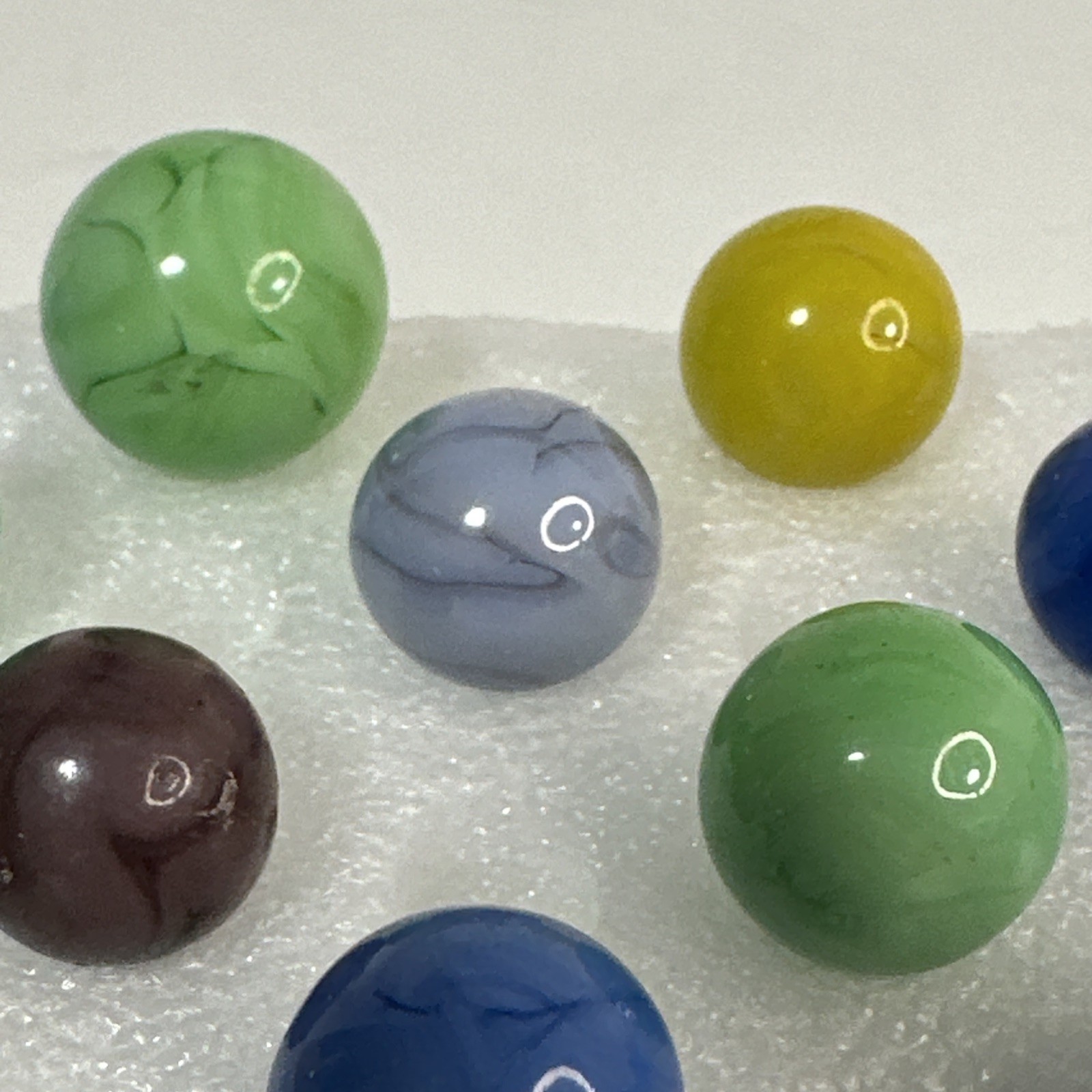 044 Lot Of 25 Champion Swirl Marbles! Beautiful Spread