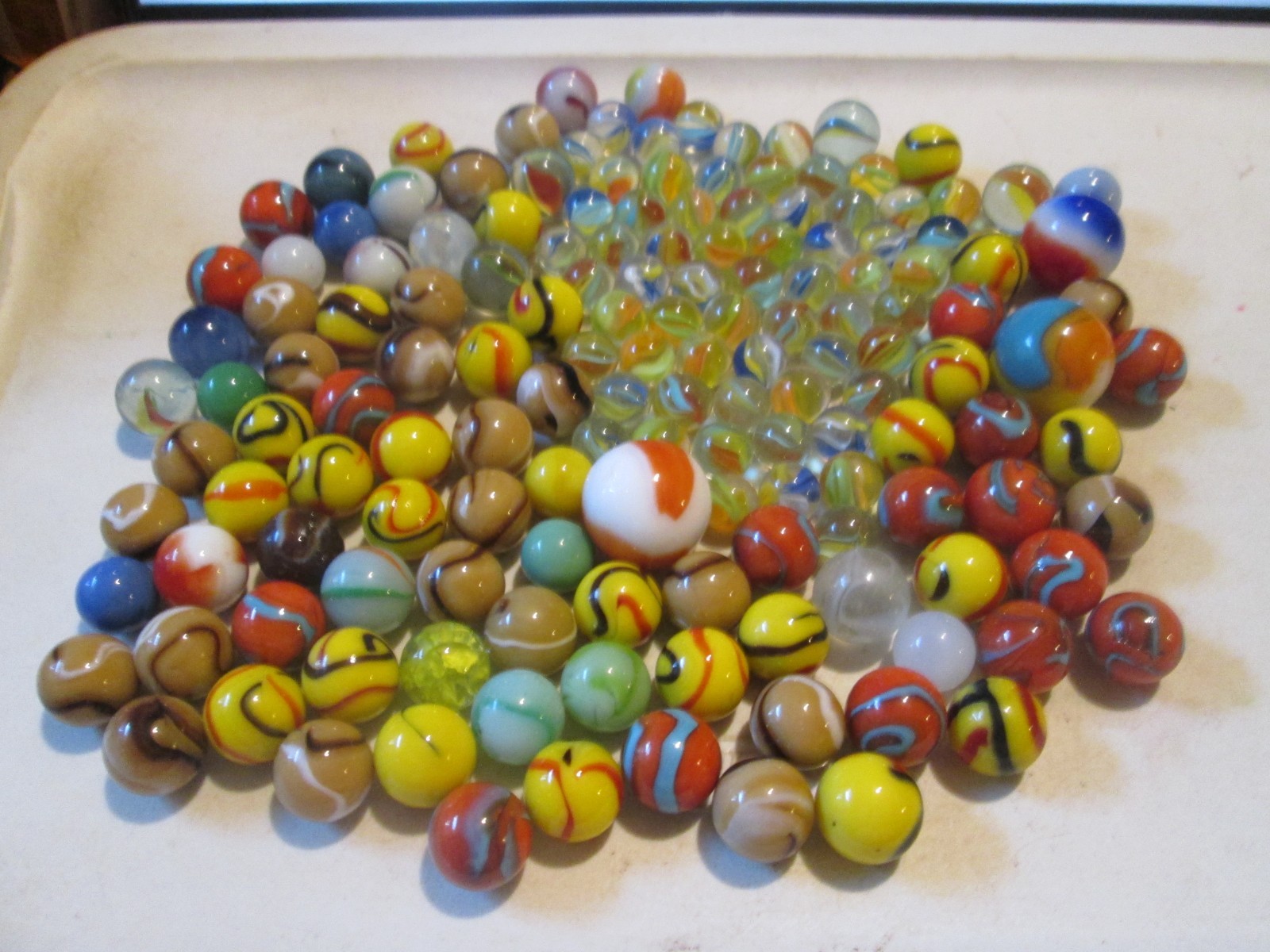LOT OF 75 VINTAGE Swirl Marbles SOME CATSEYE SHOOTER SOME DIFFERENT COLORS