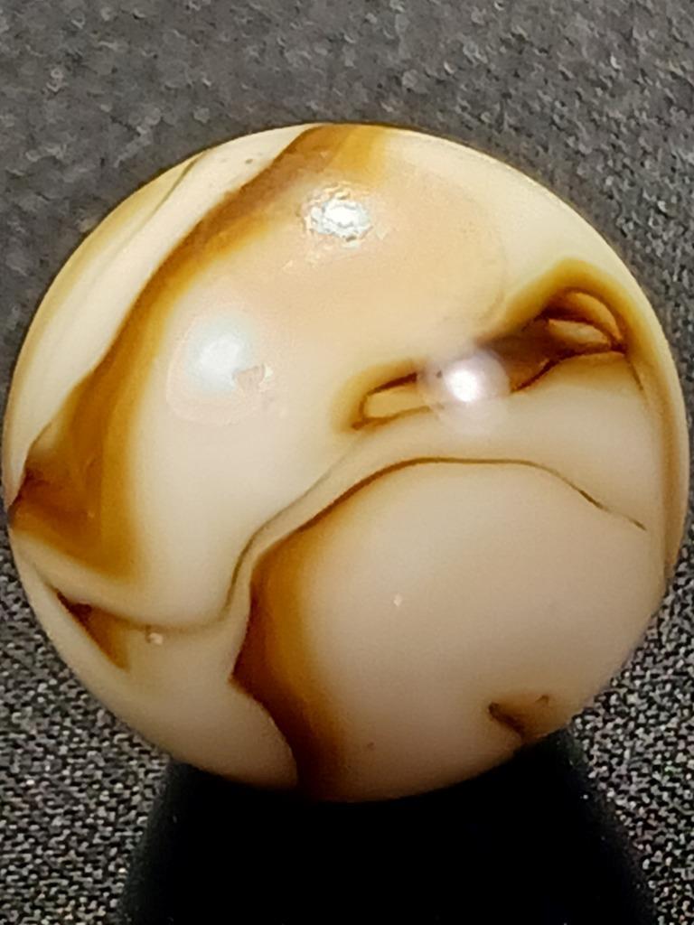 Akro Alley .56″ Browns to Tan Pearl White Swirl Near Mint Serious Marble A151