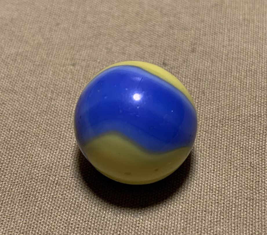 Vtg Marble King Cub Scout Blue Yellow White Rainbow Patch & Ribbon Marble 0.626”