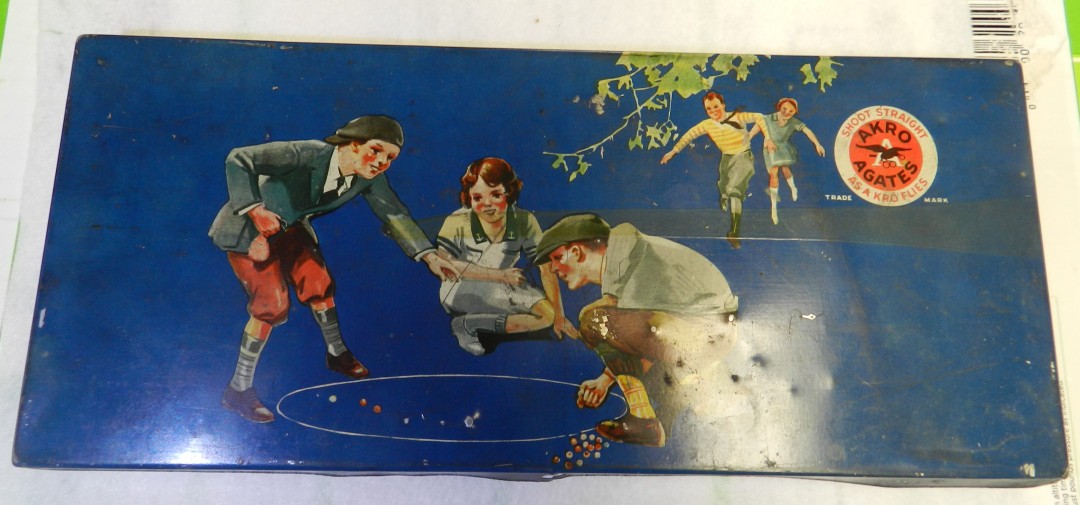 #20164m Very Nice Vintage Akro Agate Tin Number 200 With Marbles and Bag