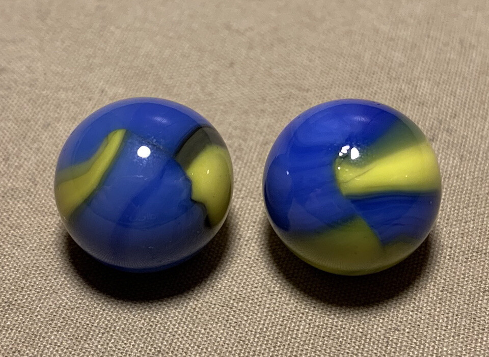 2 Vtg Marble King Inverted Cub Scout Blue & Yellow Rainbow Glass Marbles 0.604”