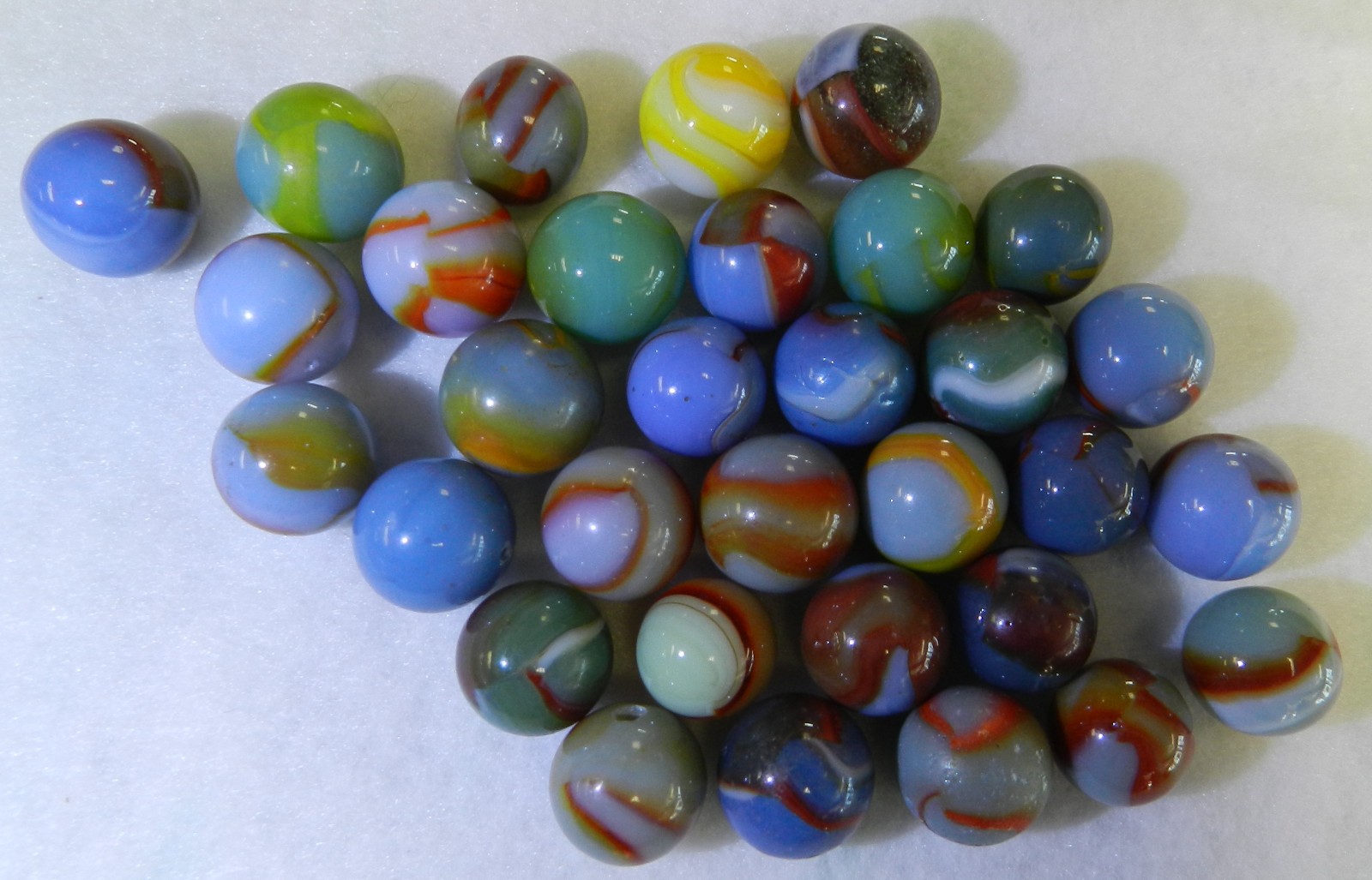 #20204m Vintage Group or Lot of 30 Mixed Peltier Glass Marbles .56 to .61 Inches