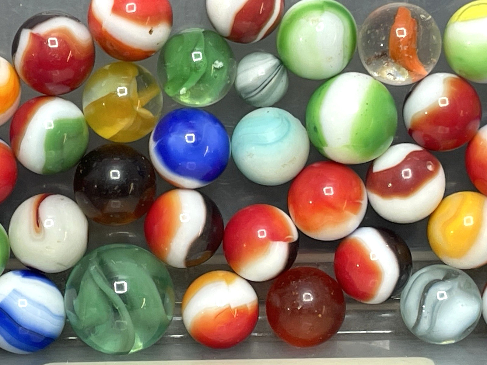 VINTAGE MARBLES LOT 50 pc AKRO AGATE MARBLE KING PELTIER PATCH SWIRL a