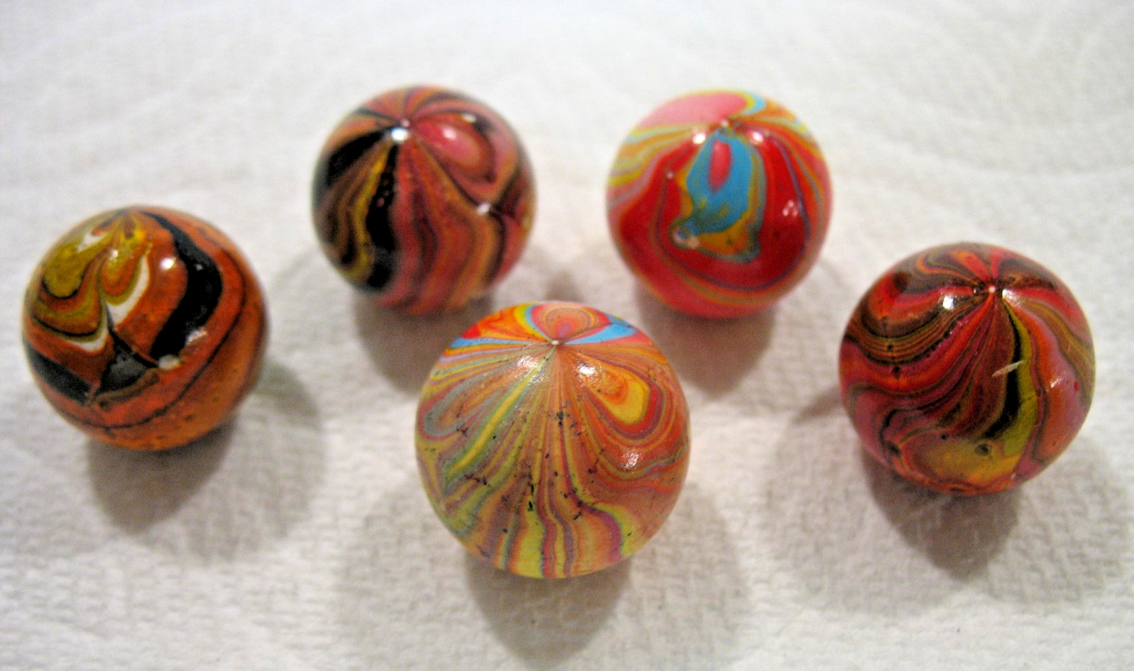 5 ITALIAN PAINTED CERAMIC/CLAY MARBLES – LAURA BERRETTI?