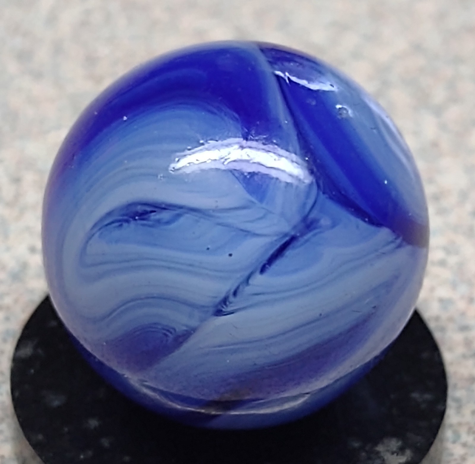 West Virginia Swirl marble-CAIRO? Jackson? ALLEY? .62″ NM+, Transp. Cobalt base