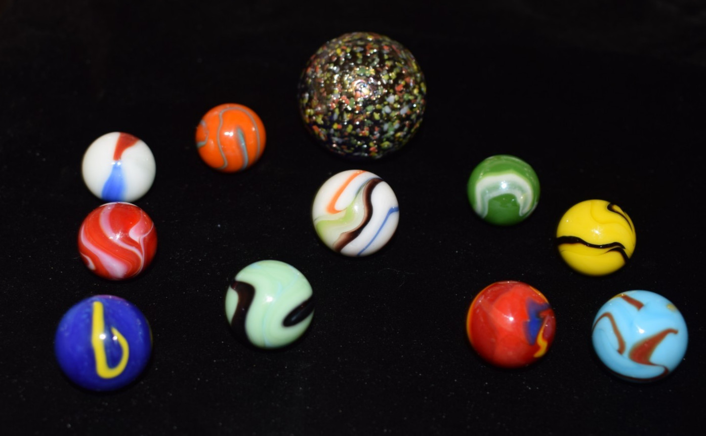 🧐👉Beautiful Lot of 11 VACOR Mixed Colored Swirl marbles .875″ =22mm & ( 1.650)