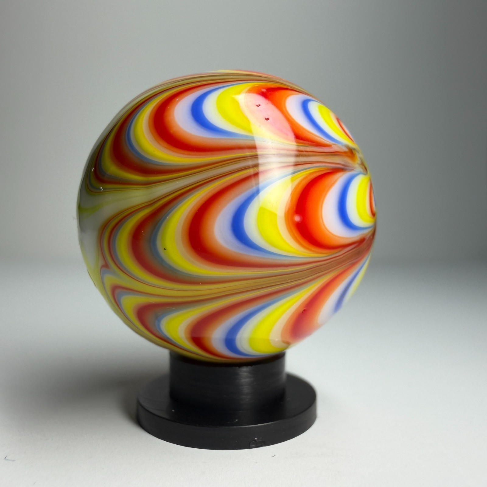 25mm RAZZAMATAZZ Handmade Glass Marbles Large 1″ SHOOTER Superman Colors + Stand