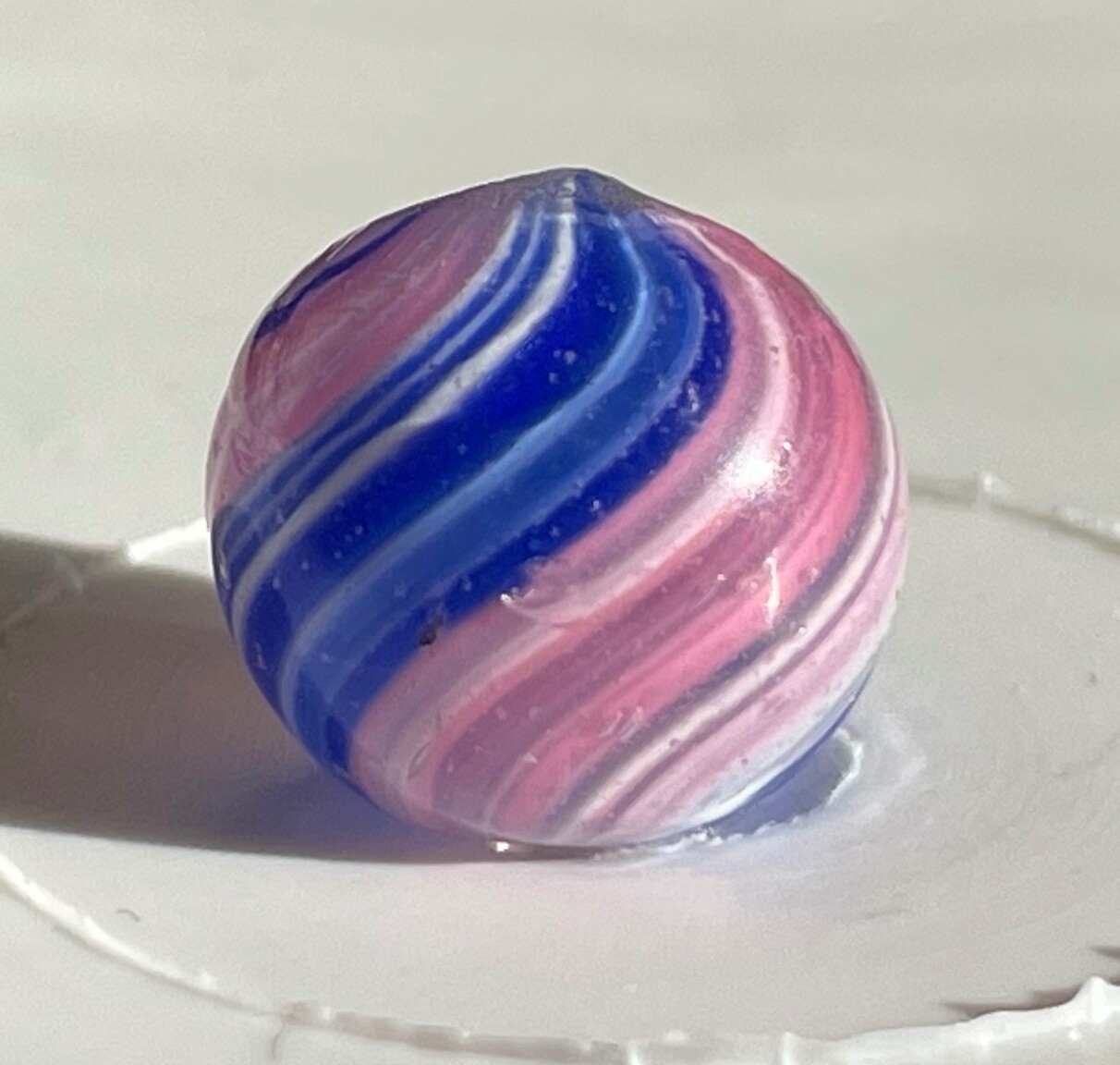 Peewee 4 Panel White Core Onionskin Marble 11.5mm (7/16”)