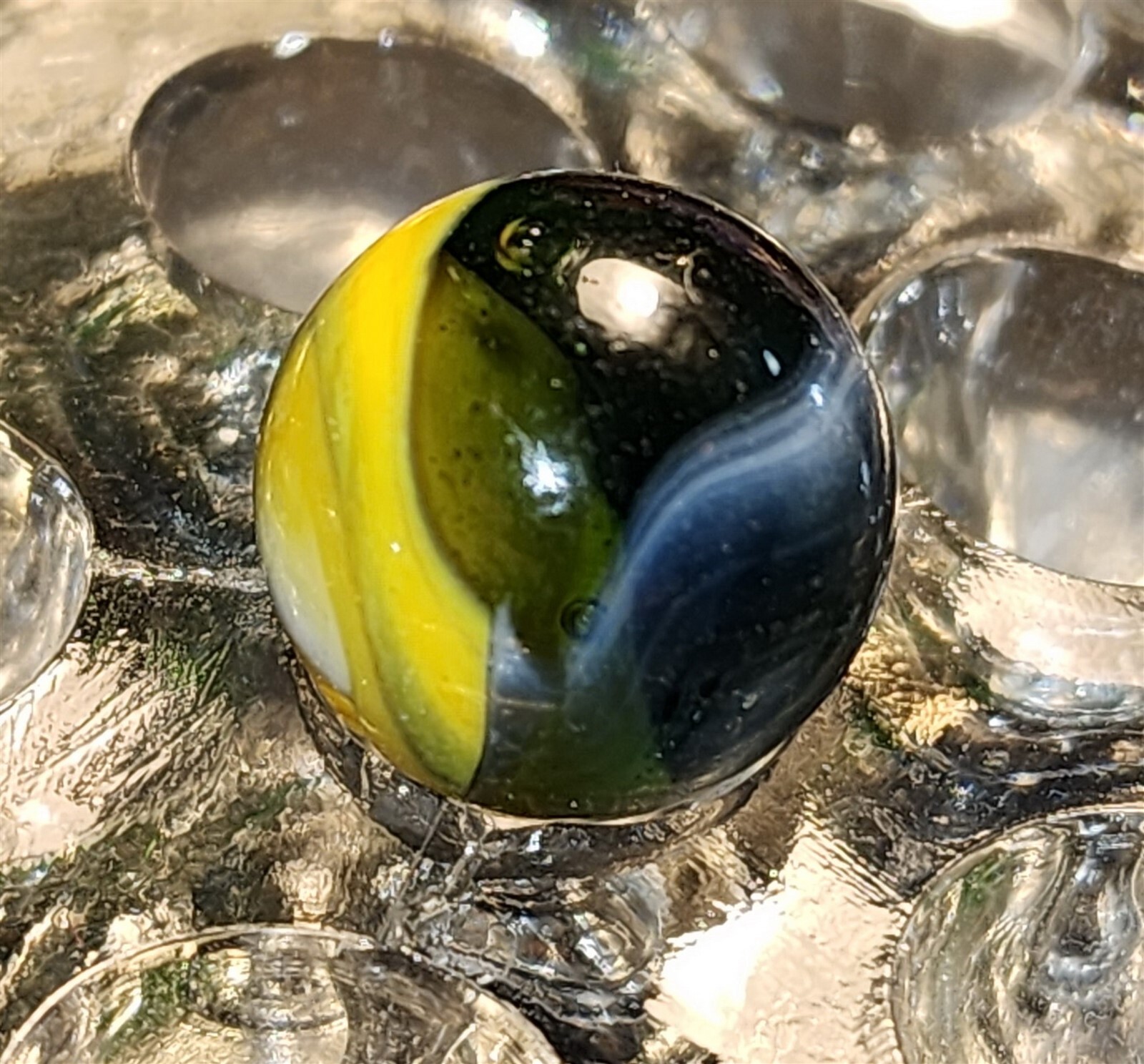 ANTIQUE 20MM 37/64″ PELTIER RAINBO MULTI-COLOR 7UP GLASS MARBLE AR