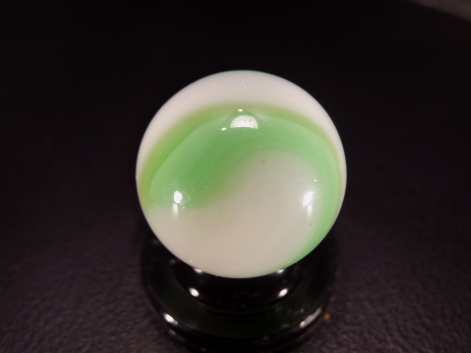 AKRO AGATE * LIME GREEN PEARL * HOT UV 🌟 Personal Collection WET MINT