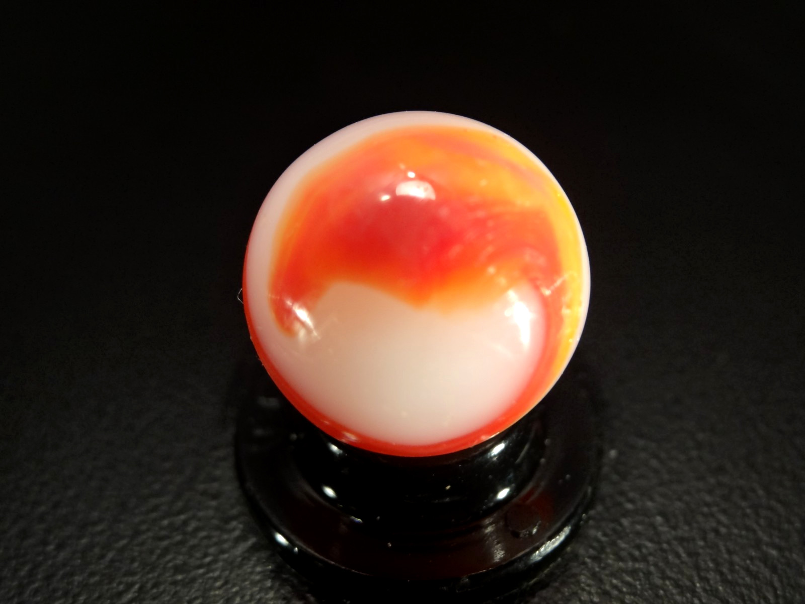 AKRO AGATE BLEEDING ORANGE w/PINK TONES RARE (personal collection) WET MINT