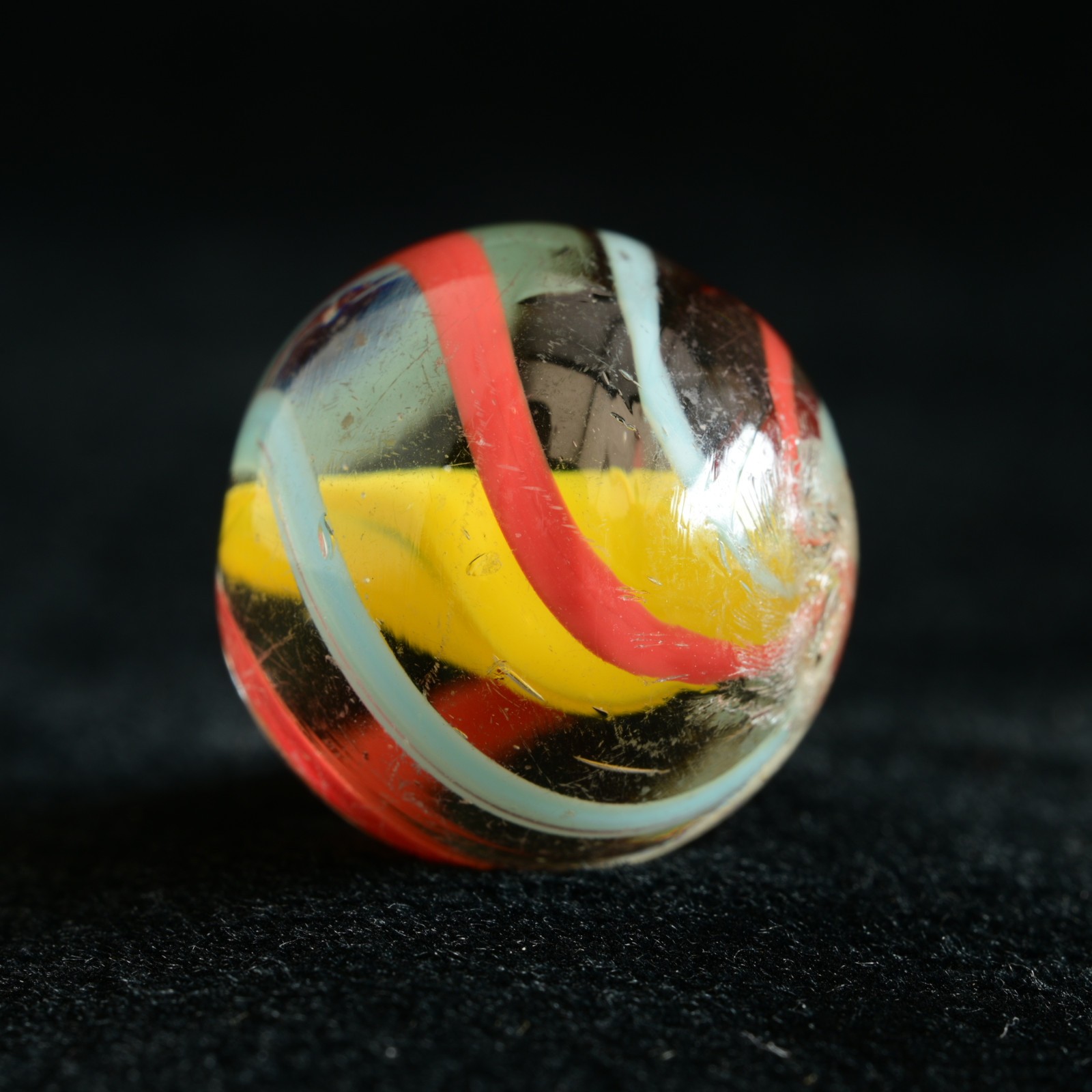Solid Core German Handmade Antique Marble Zingy Lemon Contrast 17.4mm 21/32”