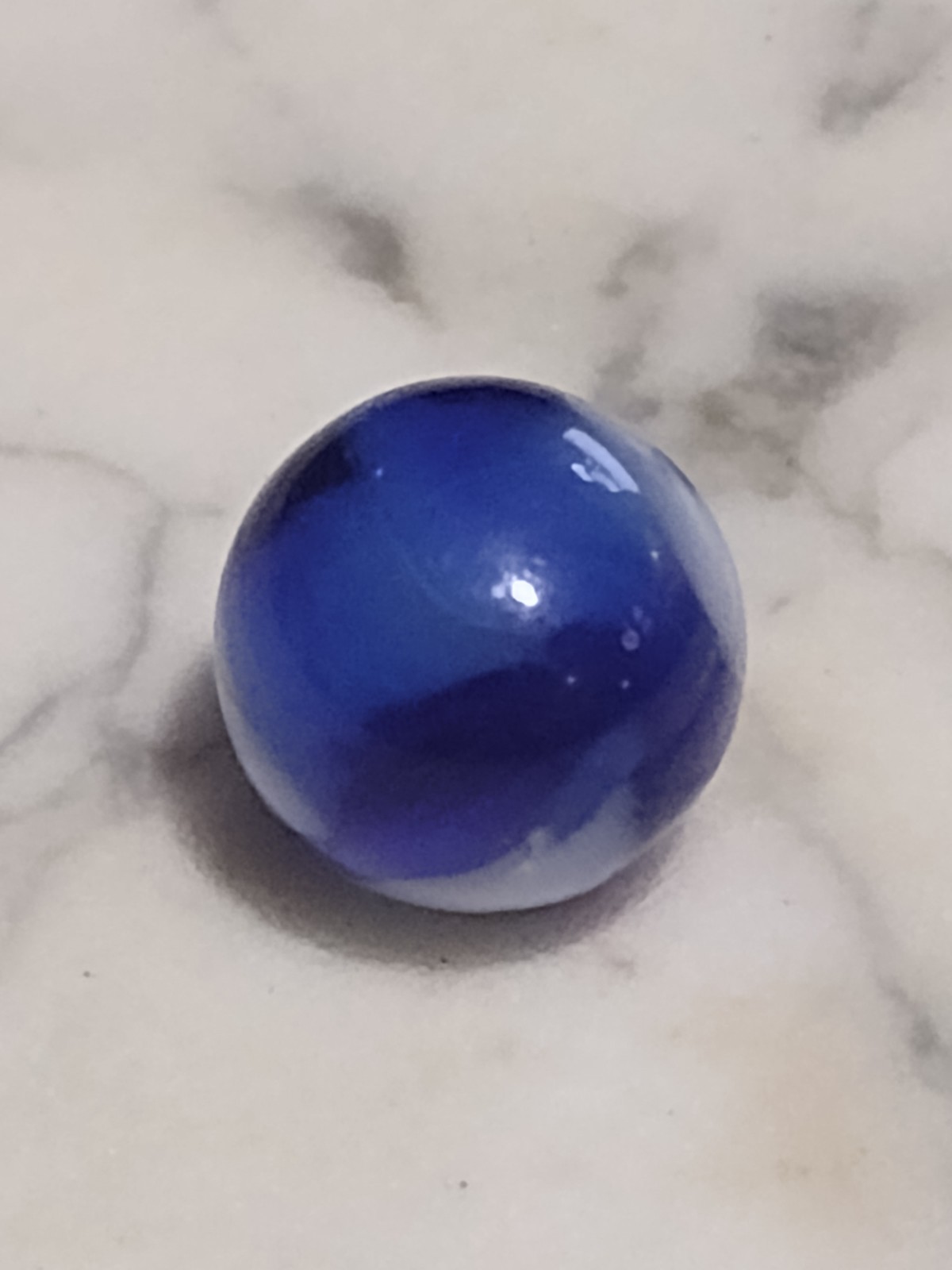 🎁Vintage Blue & White Swirl Marble .62 Very Good Condition