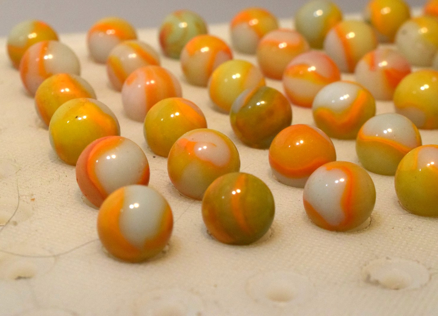 VITRO AGATE TIGER EYE MARBLES PELTIER RAINBO MUDDIES 49PC MIX LOT YELLOW ORANGE