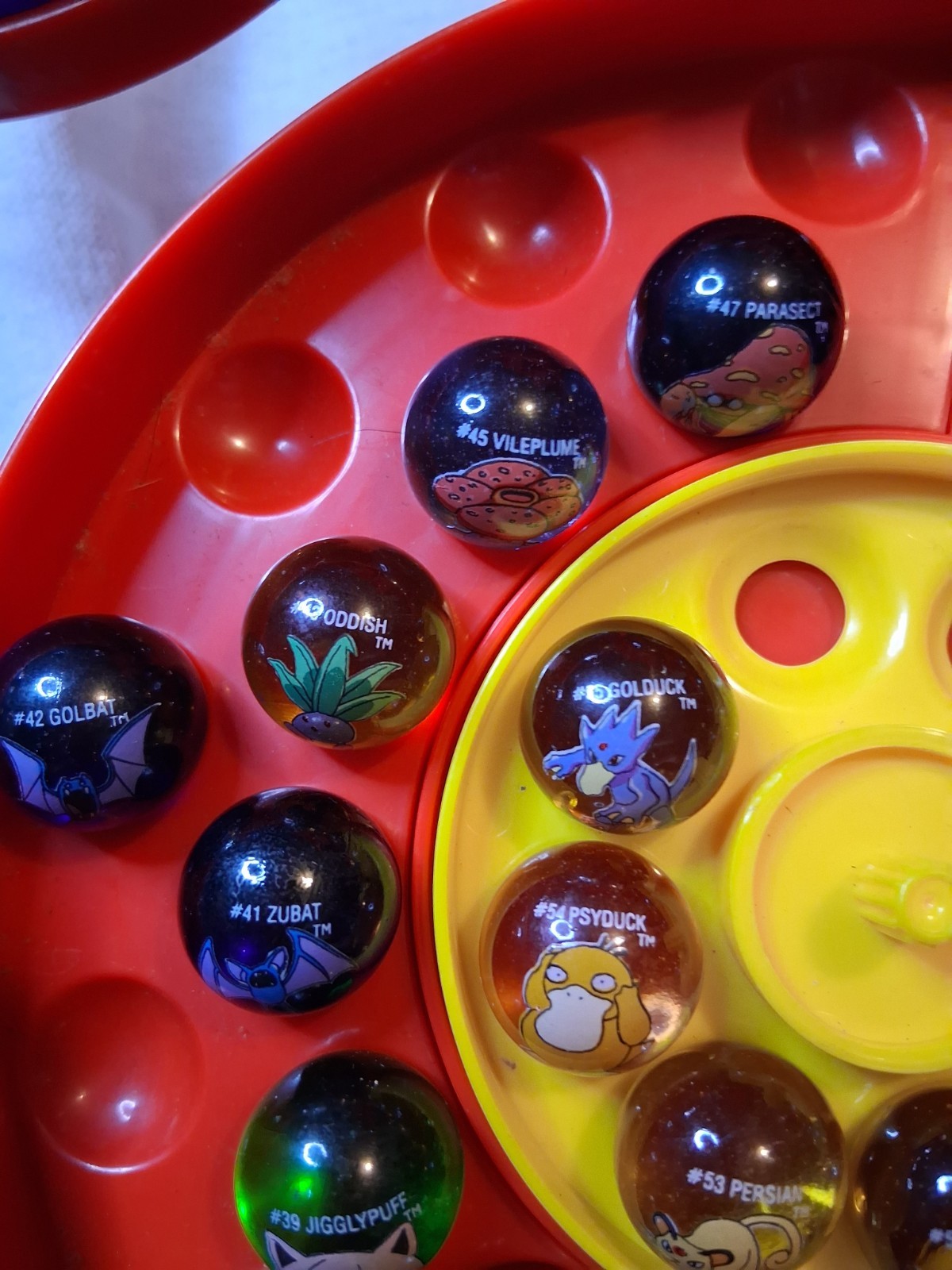 Pokémon Vintage 1999 Glass Character Marbles Set Of 125 w/ Poké Ball Carry Case