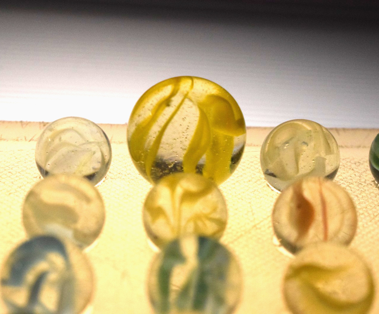 VITRO AGATE MARBLES CATS EYE 6 VEIN CAGE 69PC MIXED LOT PLUS ONE YELLOW SHOOTER