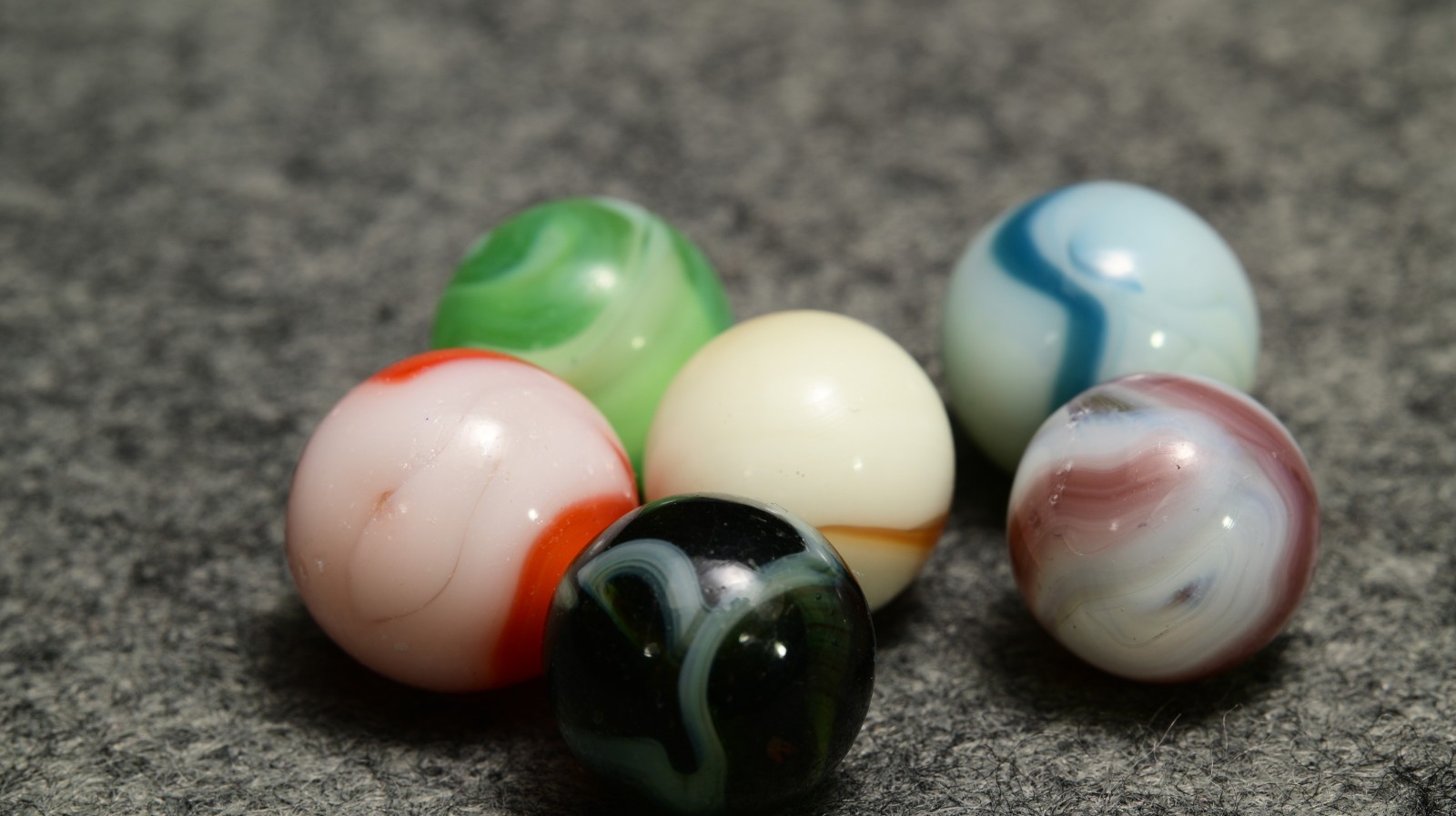 6 Vintage American WV Swirl Marbles, Mixed Sizes & Makers, Funky Colour Styles