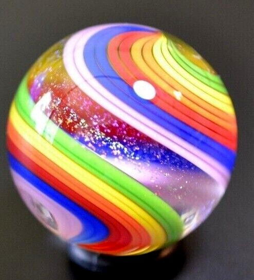 JAMES ALLOWAY GLASS MARBLE/1.205″-DICHROIC 6 COLOR 1/2 SWIRL #3220-LIME,RED,BLUE