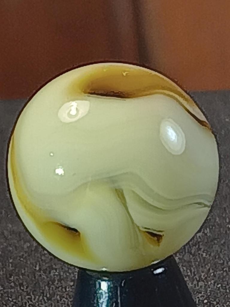 5/8″ Ravenswood Alley Teakwood Cream Swirl Near Mint Serious Marble B151