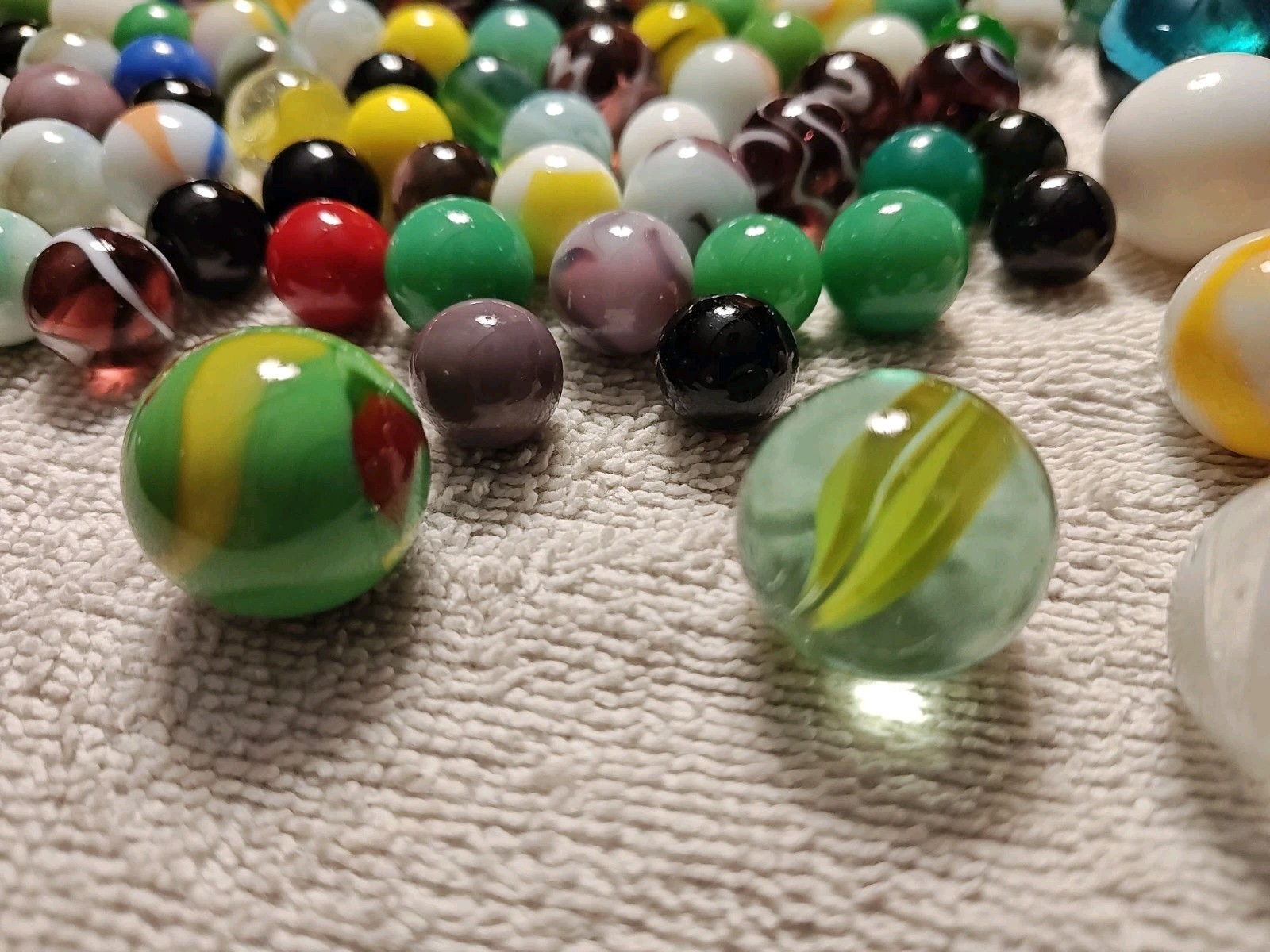 Vintage Marbles Lot With 8 Shooters And Over 100 Small multi Color/Solid Marbles