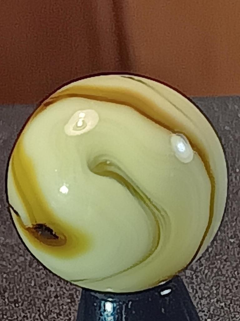 5/8″ Ravenswood Alley Teakwood Cream Swirl Near Mint Serious Marble B151