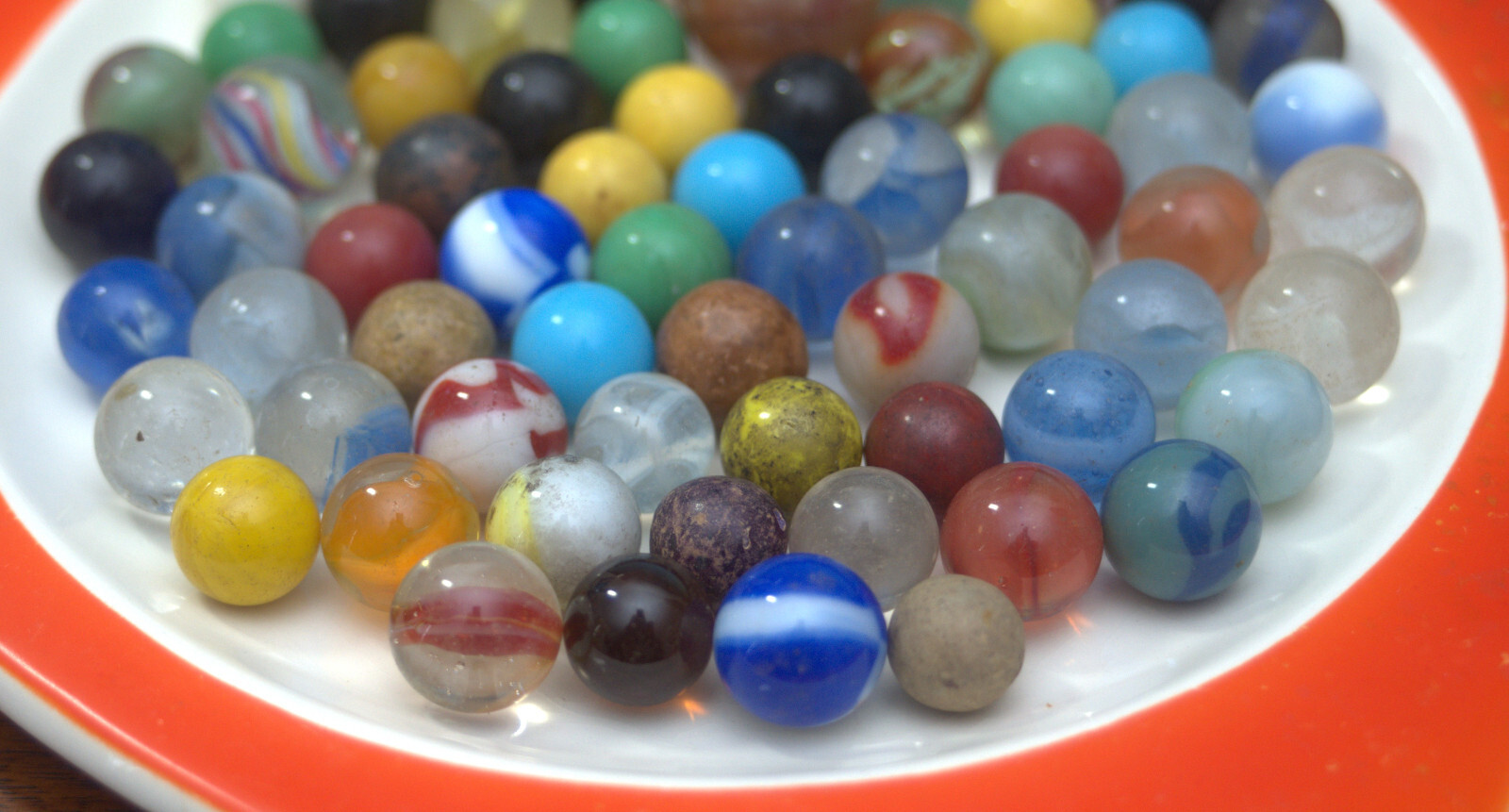 ASSORTED LOT 72 MARBLES HAND AND MACHINE MADE GLASS BENNINGTON CLAY SWIRL