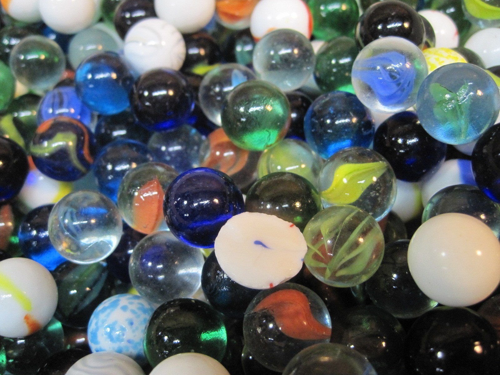 One Gallon Glass Jar Full of 5/8″ & 1″ Glass Marbles B8723