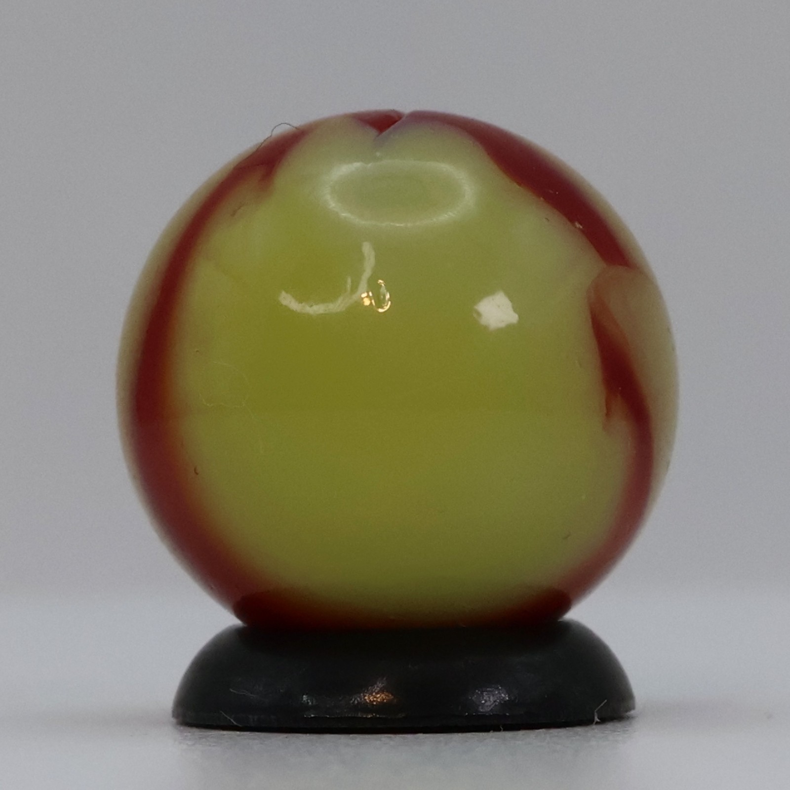 5/8″ Peltier National Line Rainbo Marble Red Bee NM+