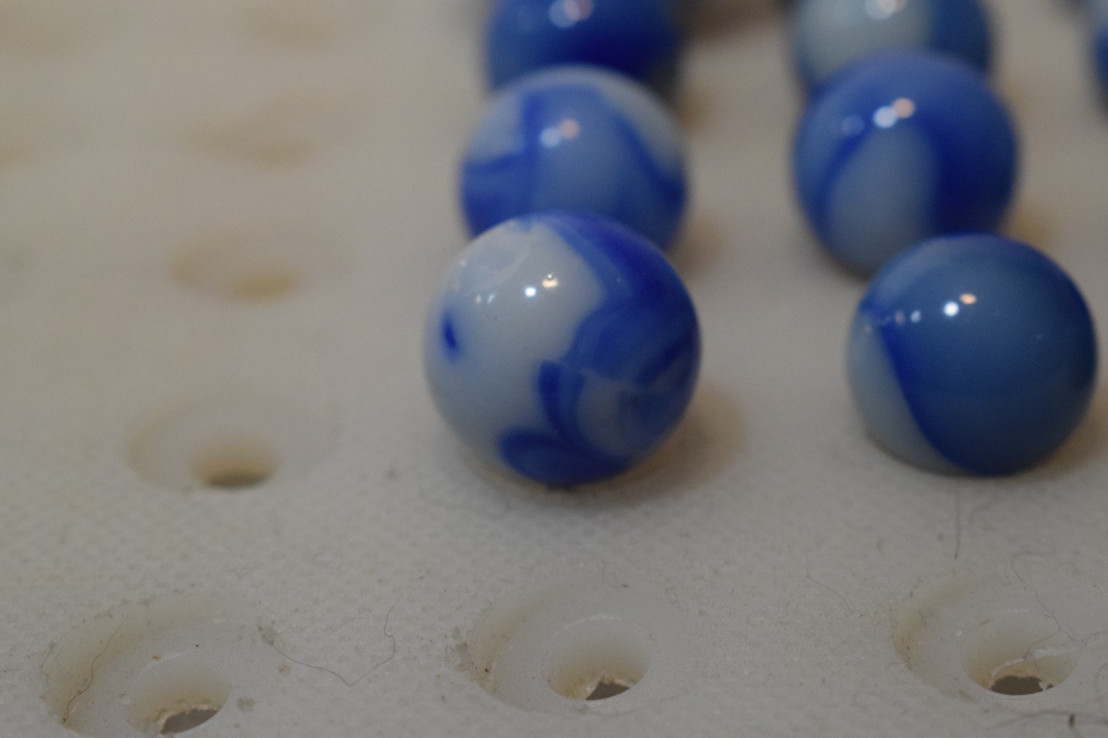 PELTIER GLASS RAINBO MARBLES BLUE ZEBRA 19PC LOT ONE CLOUDY SKY SWIRL SHOOTER