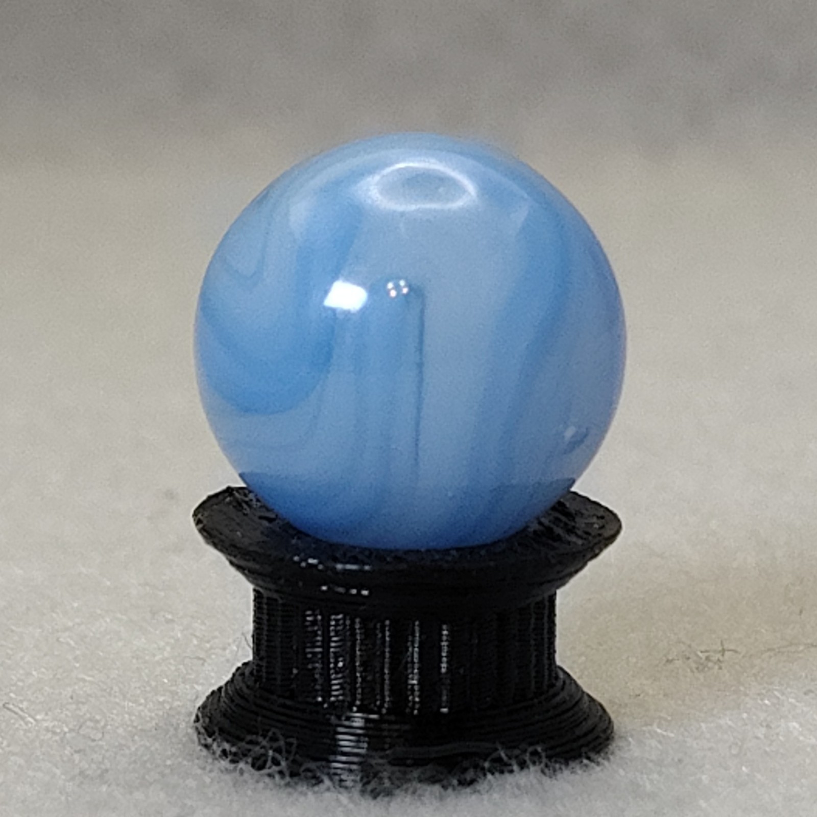 16mm Transparent Swirl Marble w/Blue stripes – Champion? NM