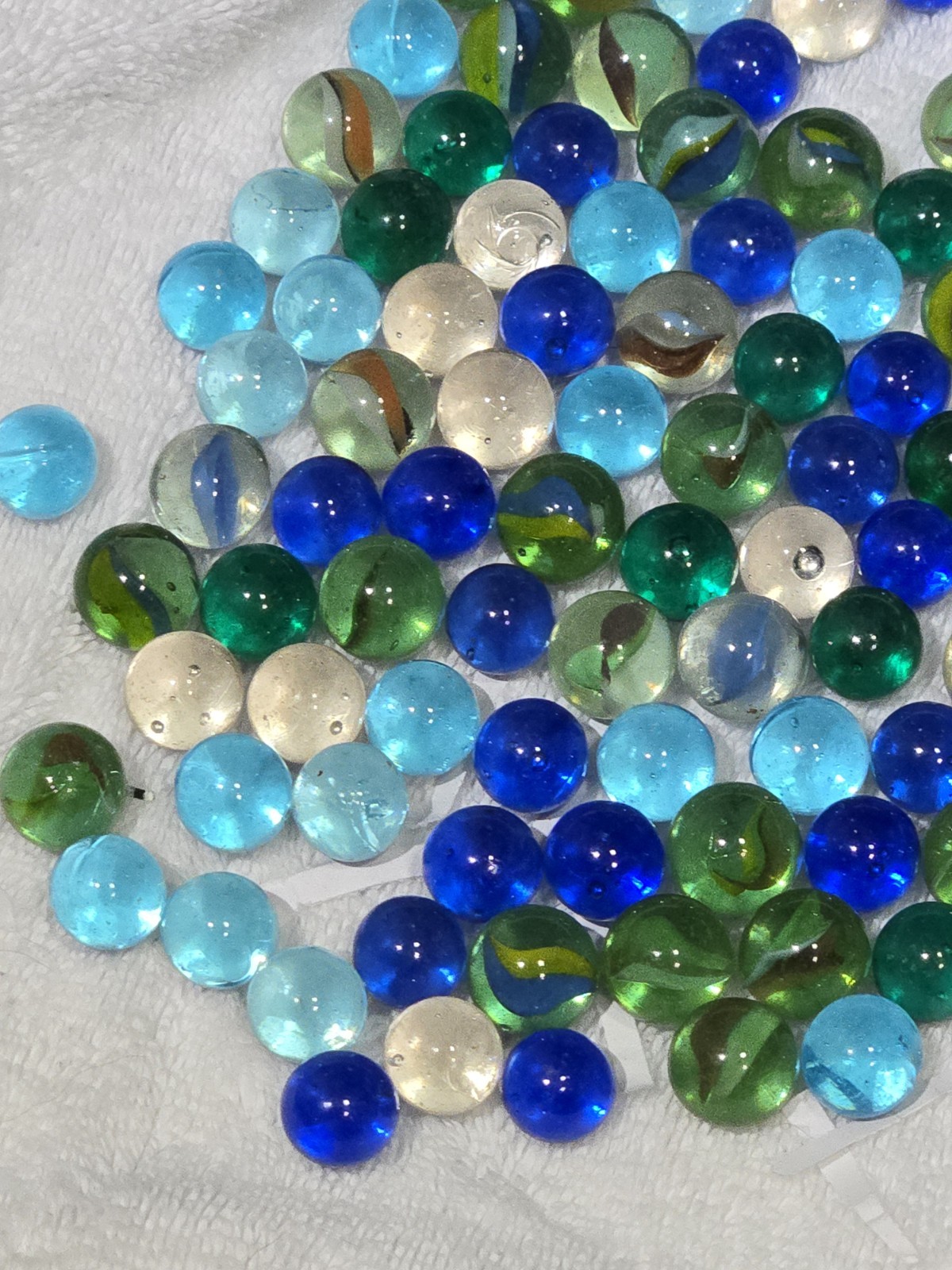 Vintage BOAC VC10 Toffee Tin & 109 Marbles | 70s 80s Cat’s Eyes Shooters Boulder