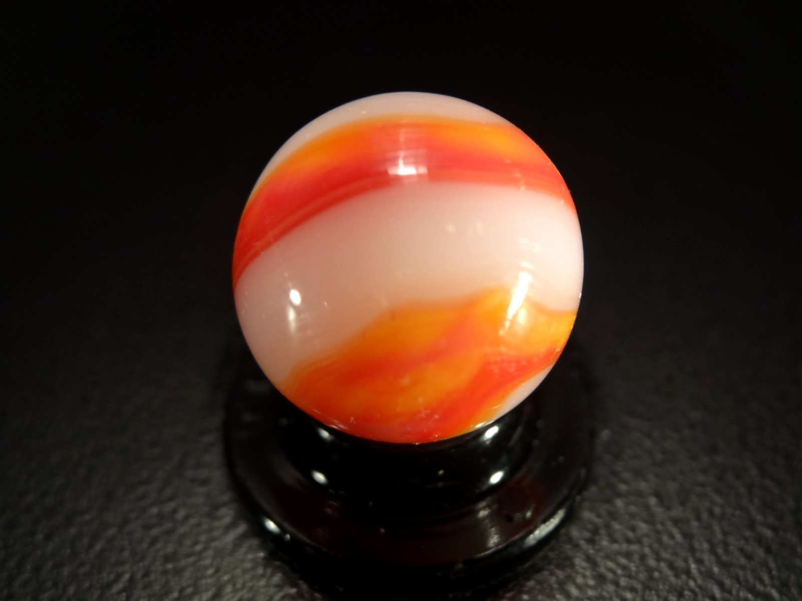 AKRO AGATE BLEEDING ORANGE w/PINK TONES RARE (personal collection) WET MINT