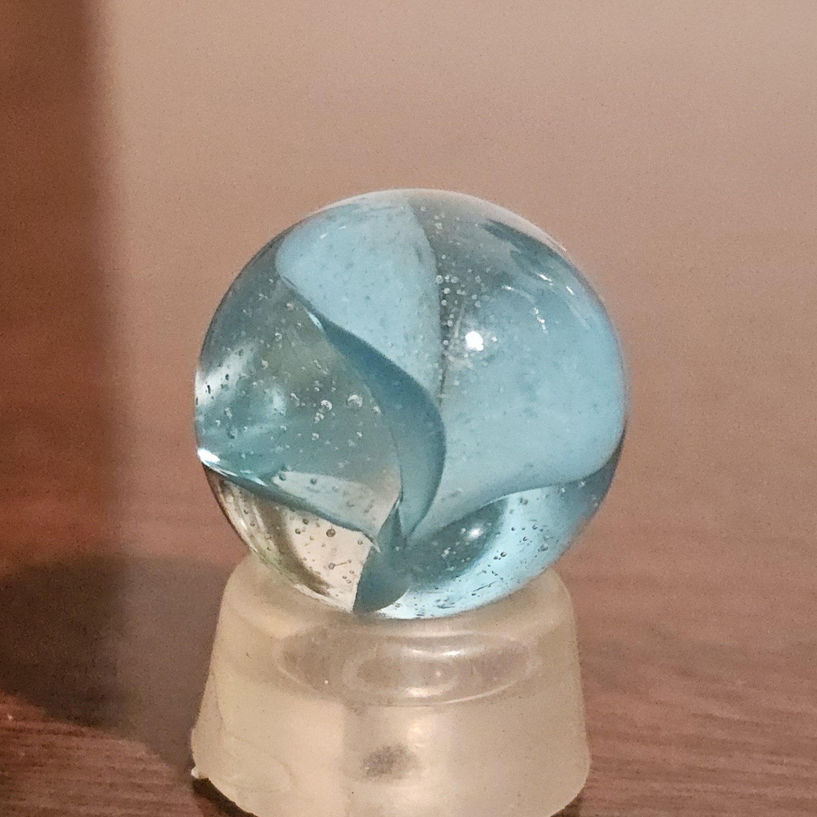 Vintage CE Bogard Blue 4-Lobe Floppy Cats Eye .937 Shooter Marble w Inclusion