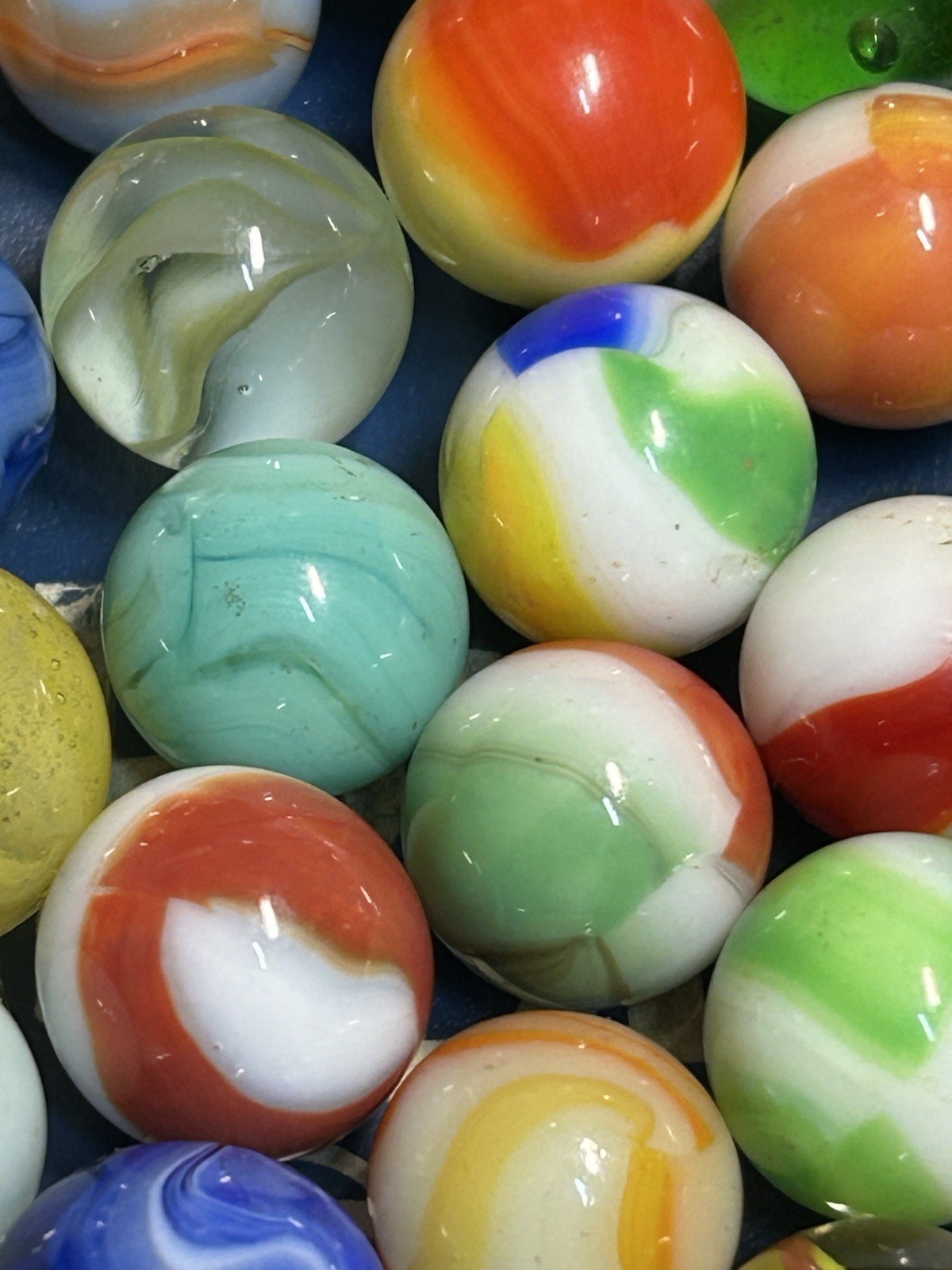 Mixed Lot 60 Vintage Marbles Peltier, Vitro, Akro, Alley, Marble King, Master L2
