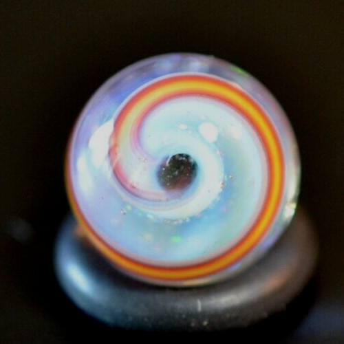 BRYAN TRILLAS GLASS MARBLE/.560″-VIOLET BLACKLIGHT W/YELLOW & RED RIBBONS-FAST