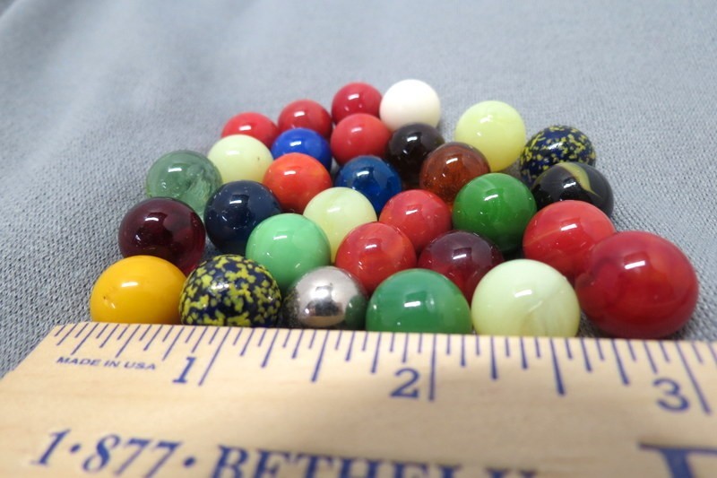 Lot of 30 Pee Wee Marbles, Assorted Colors & Styles includes 1 Steelie