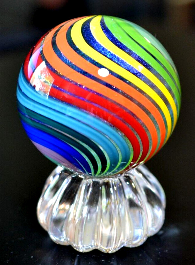 JAMES ALLOWAY GLASS MARBLE/2.423″-DICHROIC RAINBOW SWIRL #159-& STAND/WOW