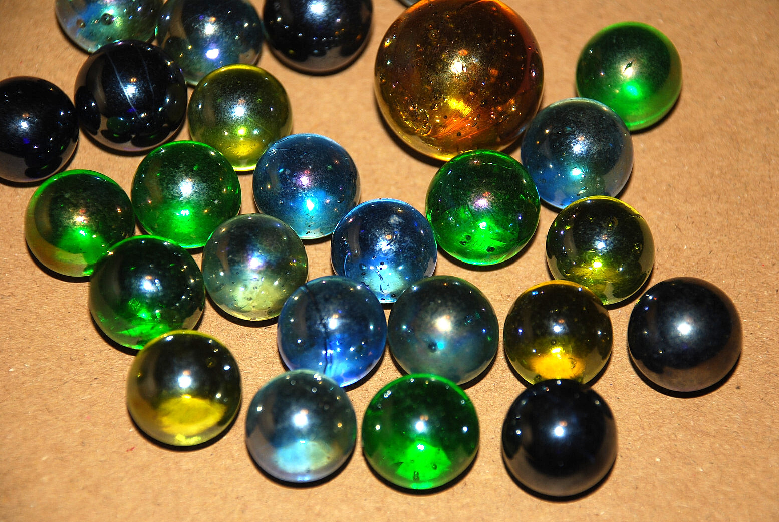 27 Vintage Oil Slick Carnaval Glass Marbles Shooters Iridescent Blue Green Glow