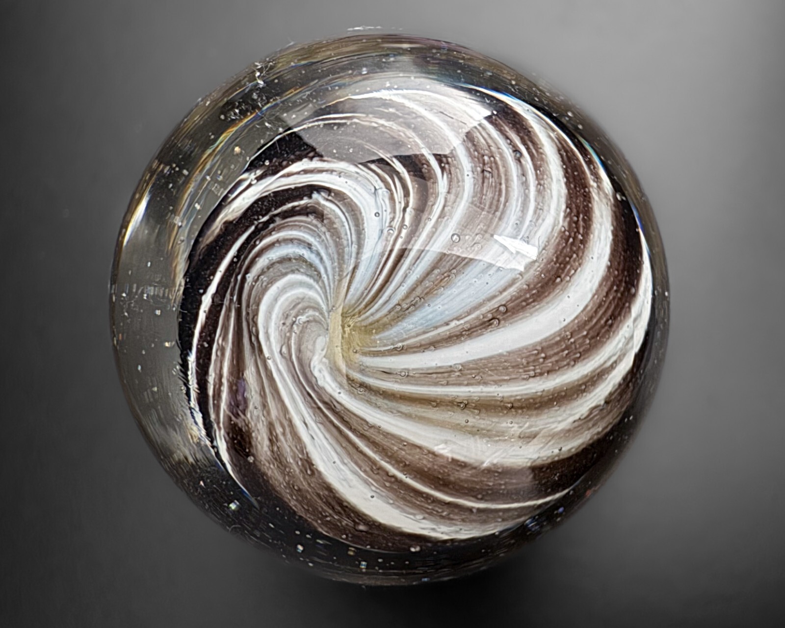 Andy Davis 1.4″ 2003 Brown Lampwork Swirl Contemporary Art Glass Marble