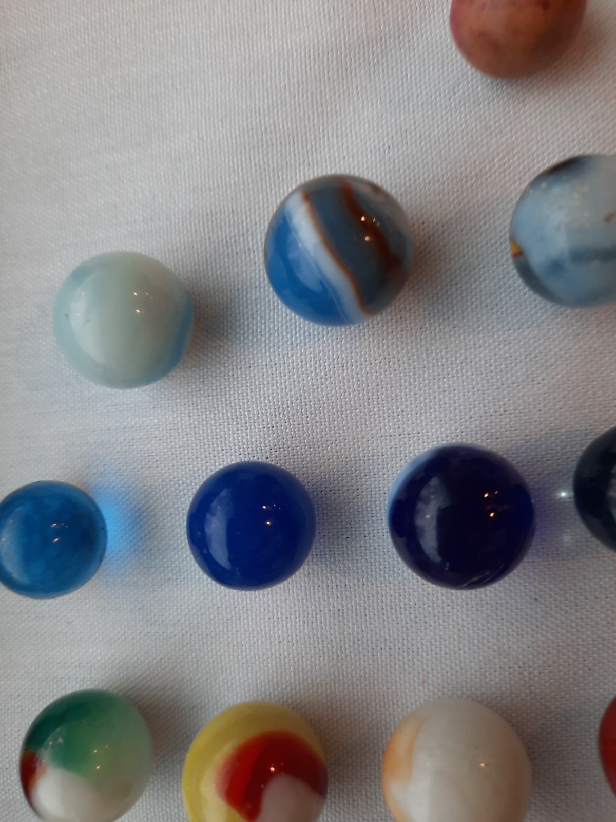 Lot of vintage marbles (75) – Opaque, swirl, Sizes, Shooters, Random w/bag