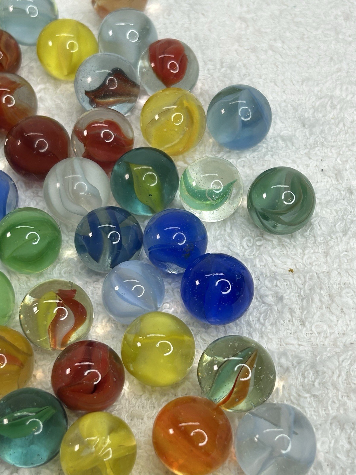 Vintage Lot of 100 Cat’s Eye Marbles Possibly Some Hybrid or Banana ? Lot 3