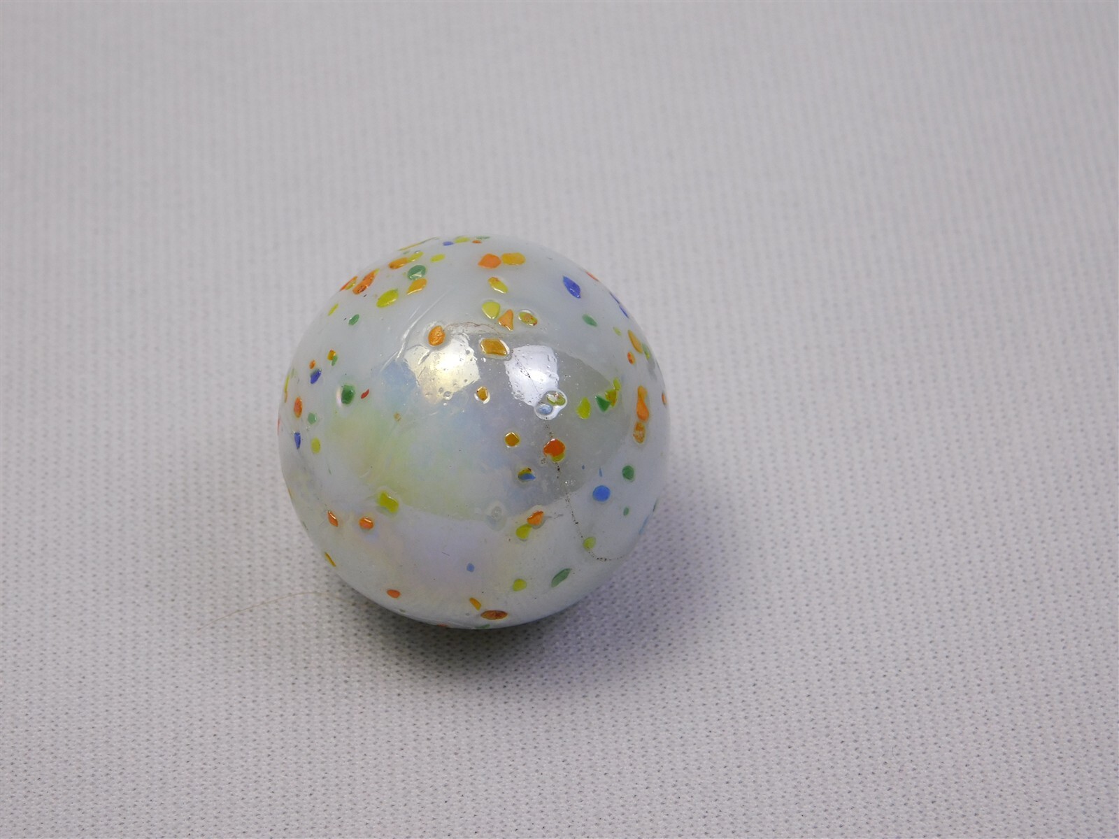 Single Vtg White Luster Confetti Glass Marble Shooter 1.25″ Diameter