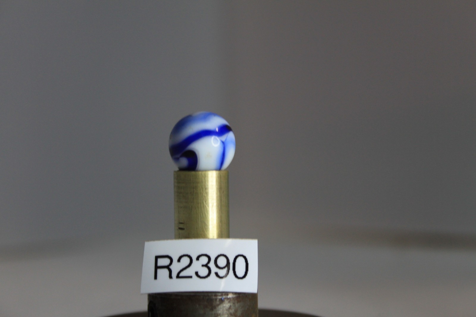 PELTIER GLASS MARBLE BLUE RACER SNAKE OPAQUE WHITE 5/8″ VINTAGE FLAME SPIRAL TOY