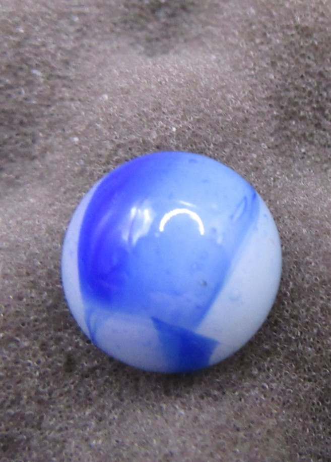 ANTIQUE PELTIER GLASS MARBLE. RAINBO BLUE 5/8″ UV Pre-1938