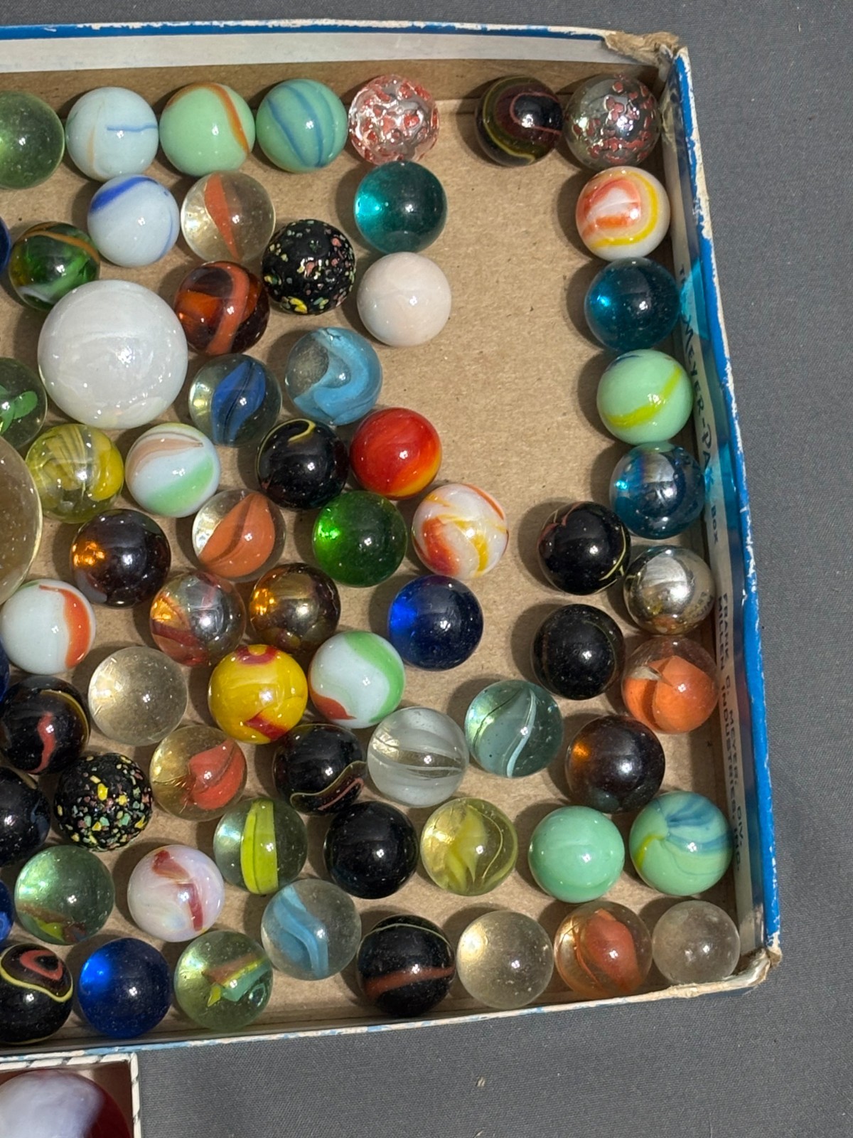 ESTATE MARBLES Akro Agate Glass BLACKLIGHT Uranium GLOW Shooters 1″ 0.6″ SWIRL