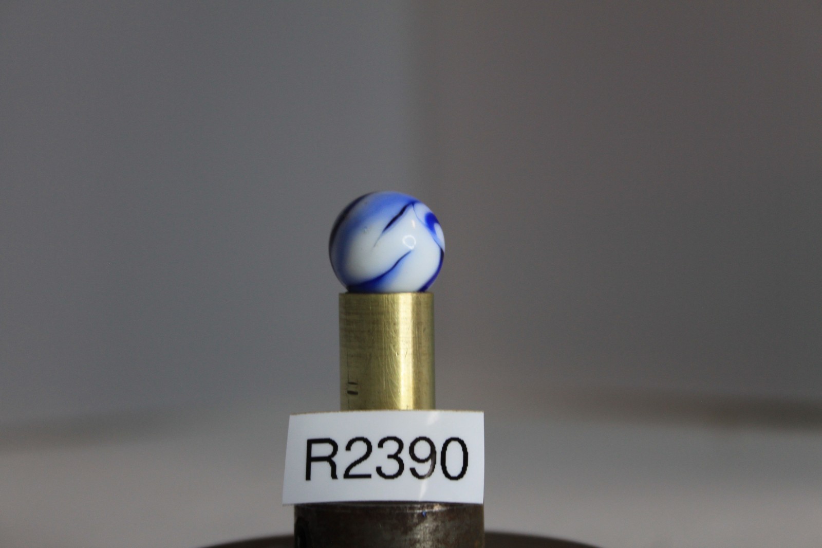 PELTIER GLASS MARBLE BLUE RACER SNAKE OPAQUE WHITE 5/8″ VINTAGE FLAME SPIRAL TOY