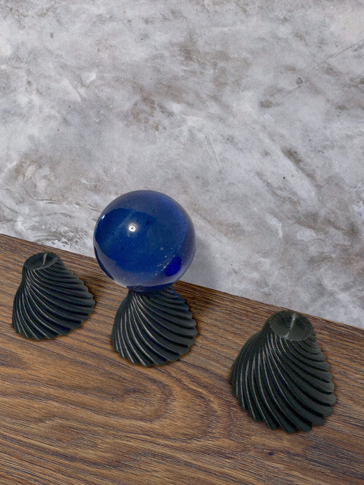Smooth Lined Marble Stand for 1/2″ to 2.5″ Glass Marbles Art